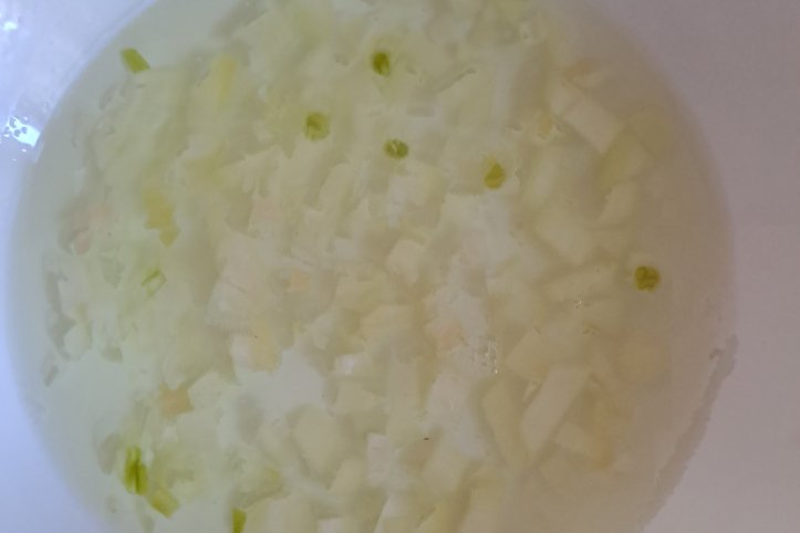цибуля у воді