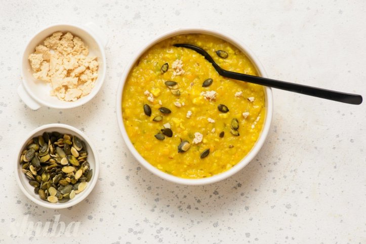 білковий сніданок із сочевицею і вівсянкою