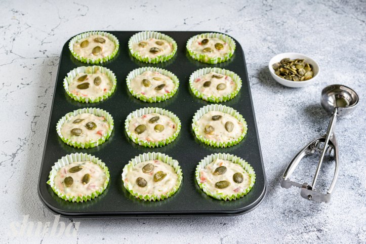 тісто у формі для мафінів