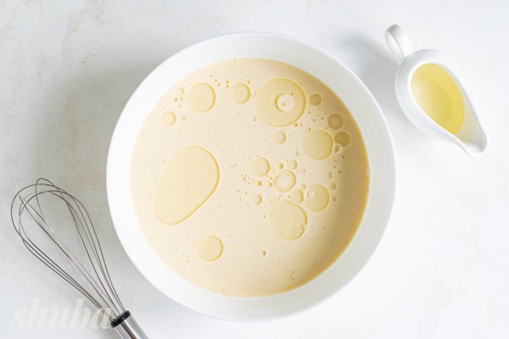 молоко та олія в тісті