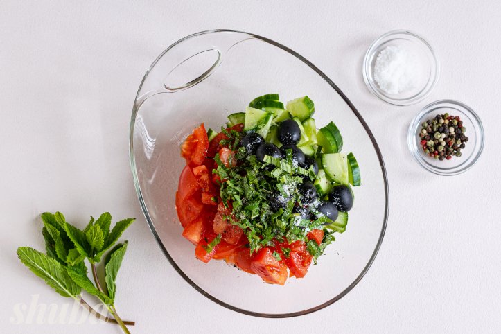 зелень, сіль та спеції