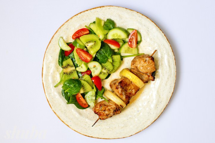 шашлик зі свинини в маринаді з ківі