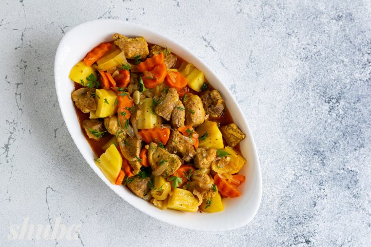 печеня зі свинини та овочем