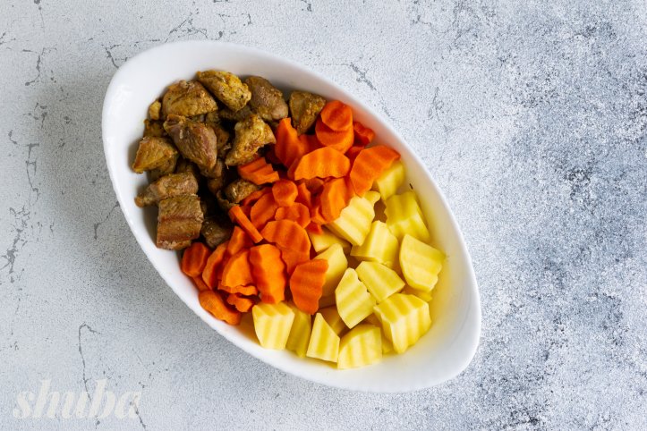 свинина, картопля та морква