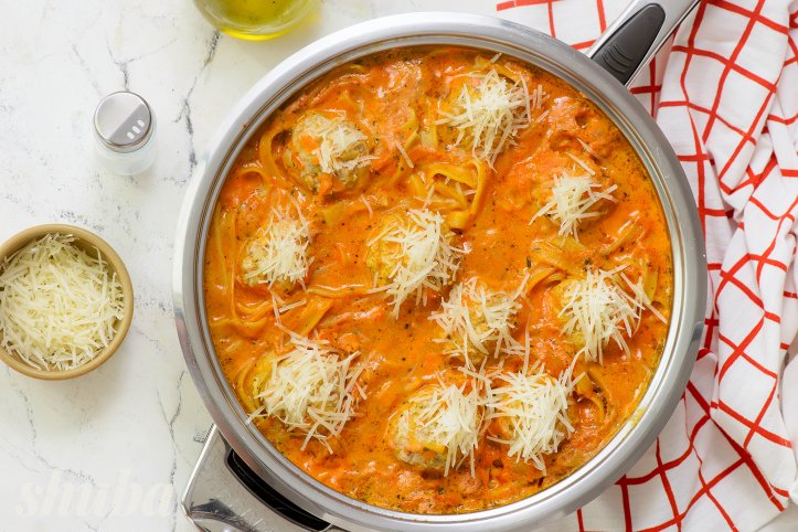 макарони з фаршем в соусі