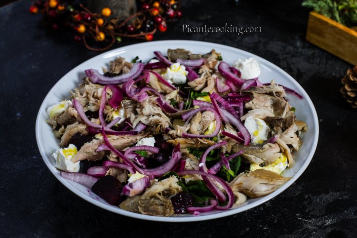 Салат зі скумбрією і буряком