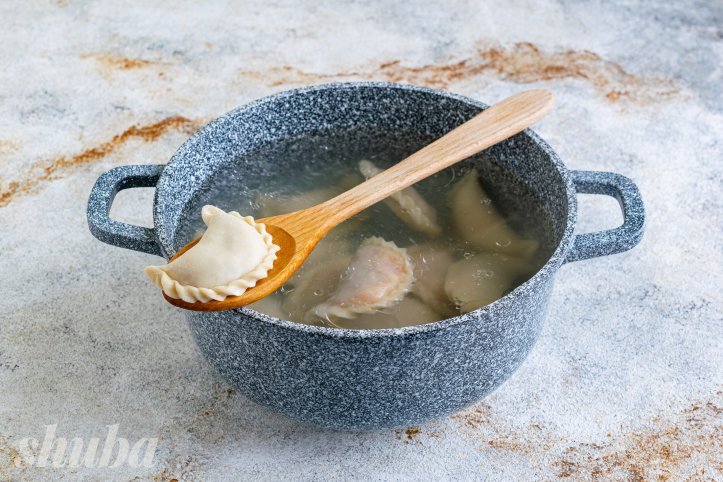 вареники у воді