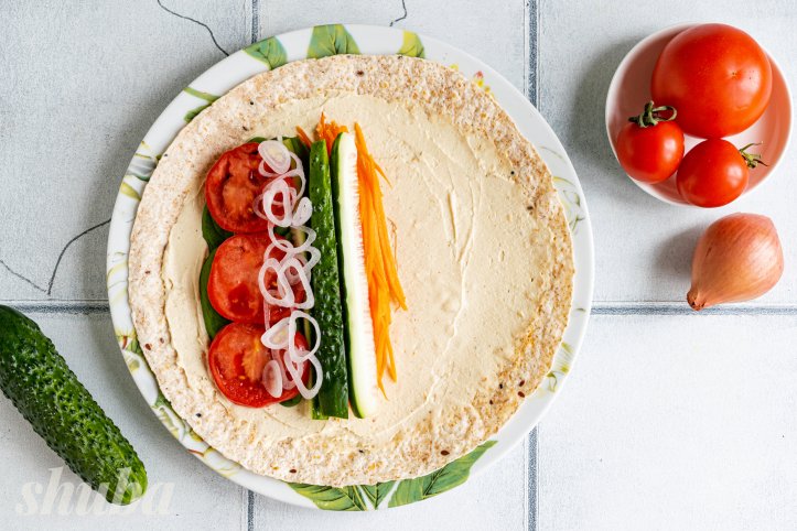 огірок, помідор та цибуля