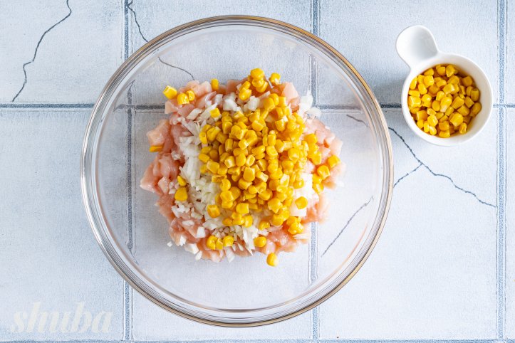 філе з цибулею та кукурудзою