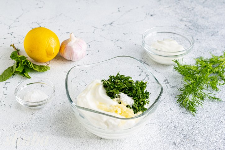 турецький йогурт зі спеціями