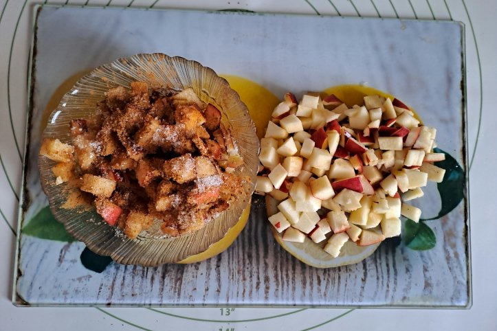 Яблука з корицею