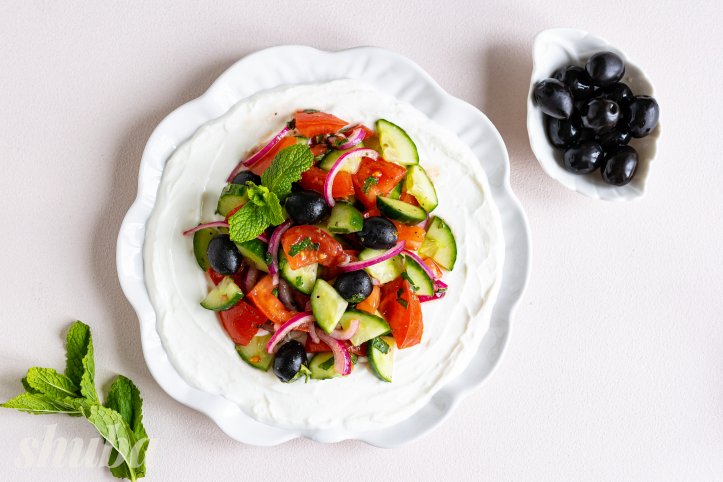 грецький салат зі збитою фетою