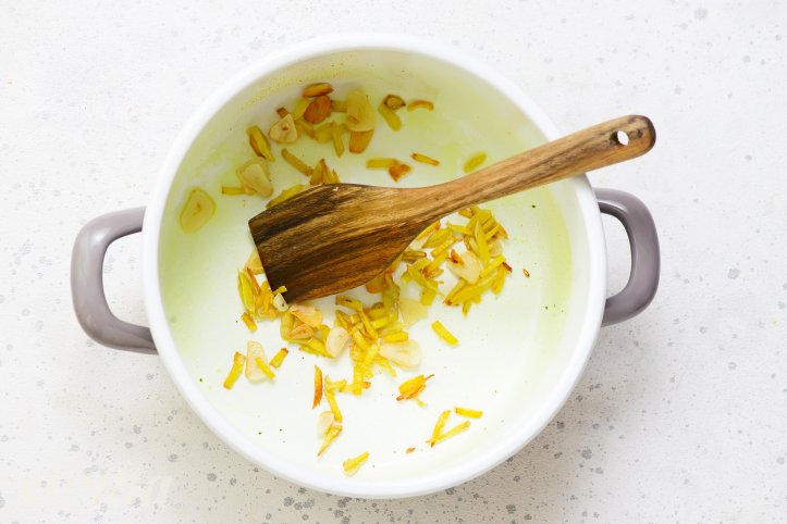 олія, часник та імбир