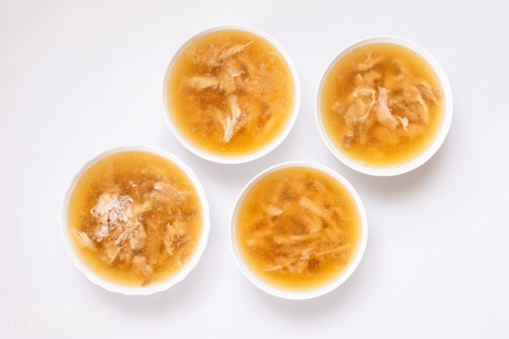 мʼясо з часником та бульйоном