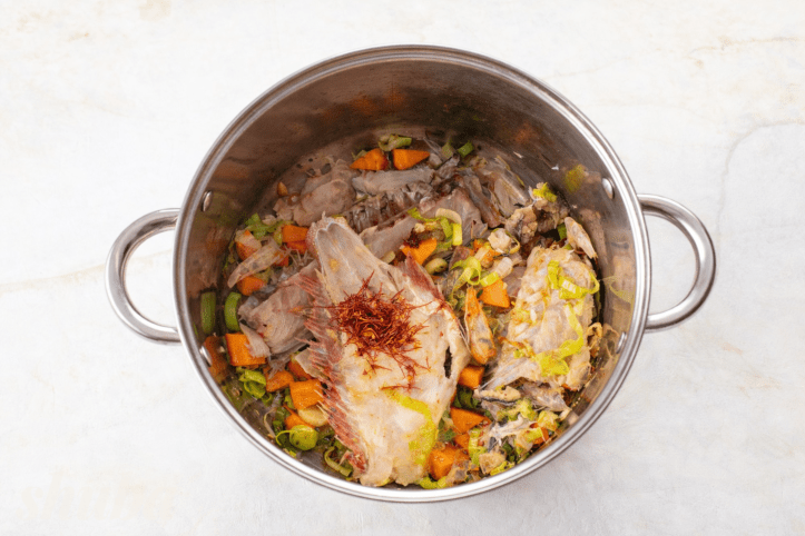 овочі та рибні обрізки