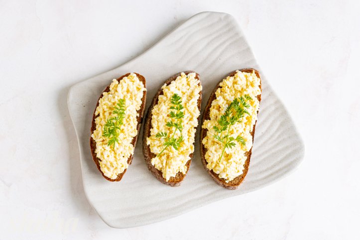 салат-намазка з плавленим сиром, яйцем та часником