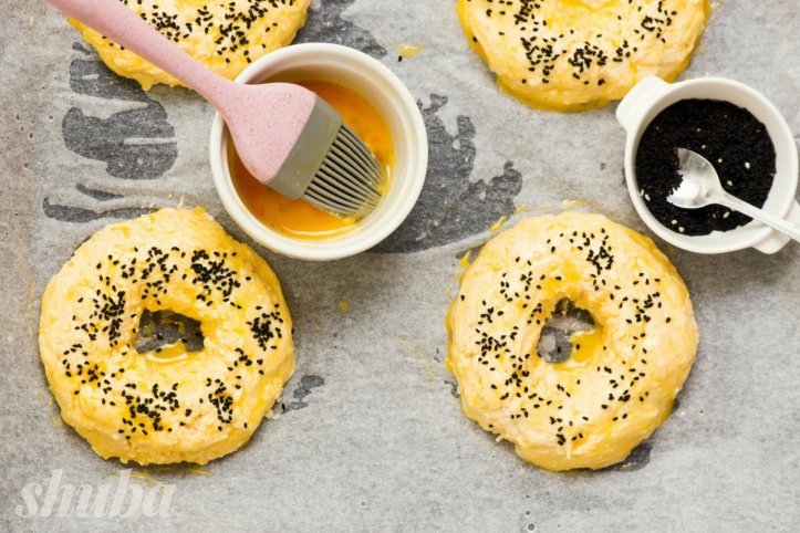 бейгли з жовтком та кунжутом