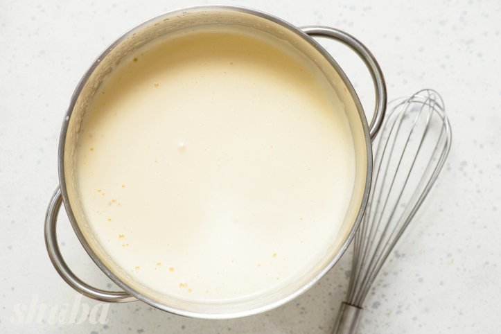 яйця, цукор та ванільний цукор