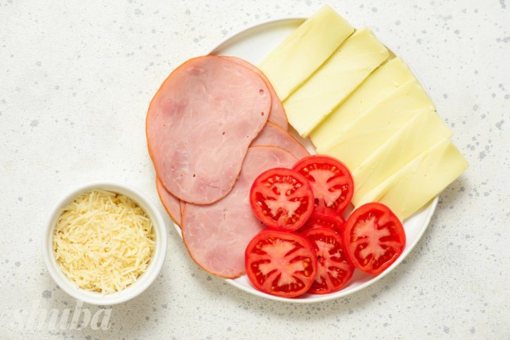 томат, пармезан, шинка та моцарела