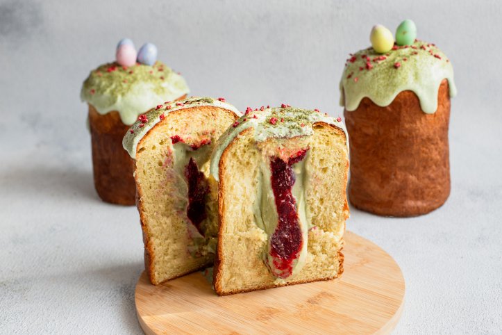 паски з матчею і малиною