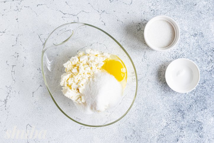 сир, яйце, цукор і ванілін