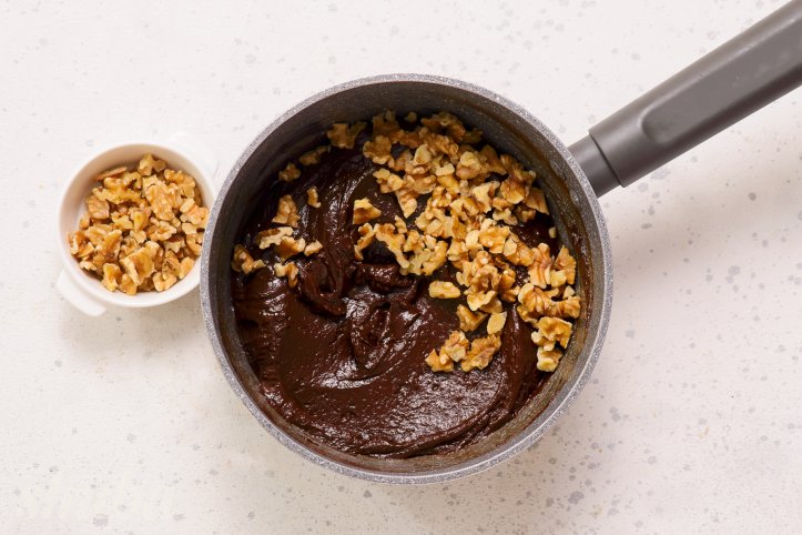 шоколадна суміш з горіхами