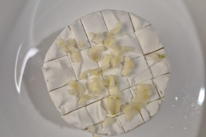 Камамбер із часником