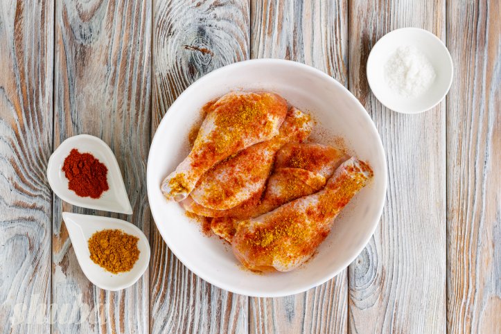 гомілки, сіль та спеції