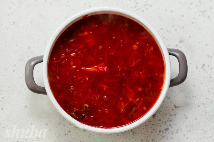 овочі в бульйоні