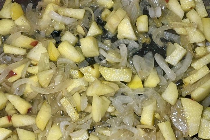 Яблука, цибуля