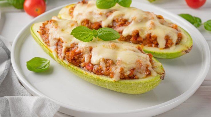 Кабачки з фаршем та сиром