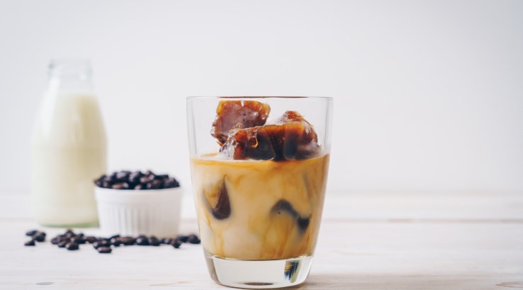 Лід з кави і молочний напій