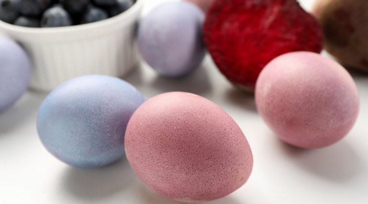 Крашанки, пофарбовані буряком