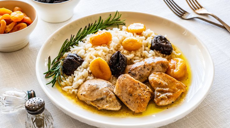Курка з курагою та чорносливом