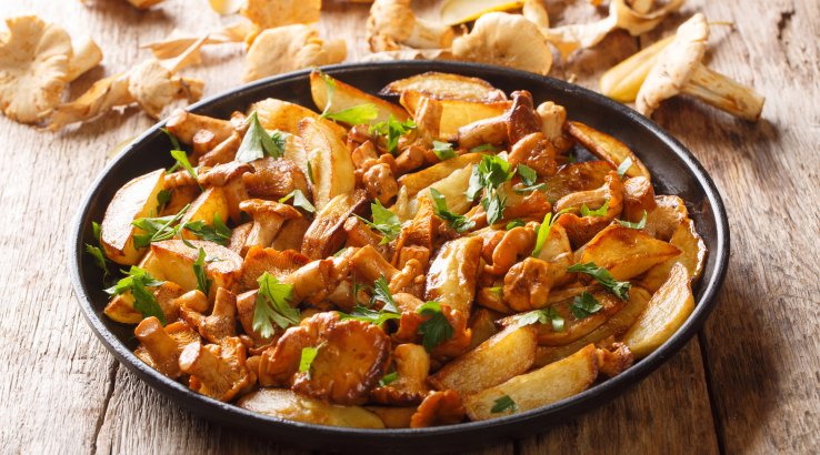 Смажена картопля з лисичками