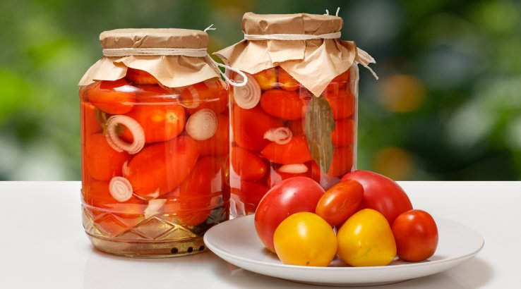 Мариновані помідори з цибулею