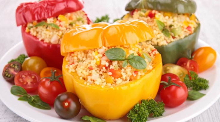 Фарширований перець з кускусом і курятиною