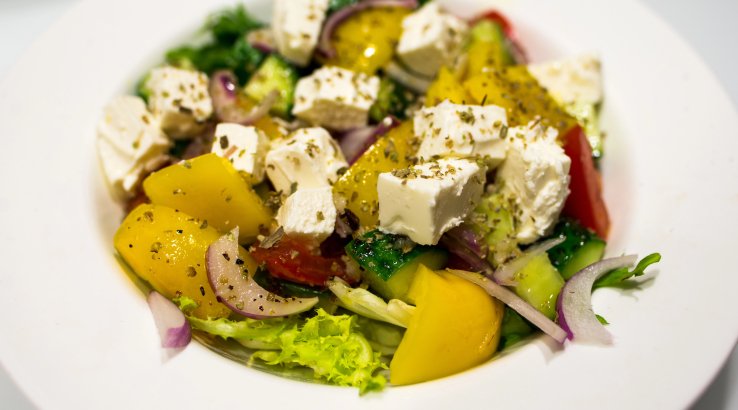 Картопляний салат з оливками та фетою