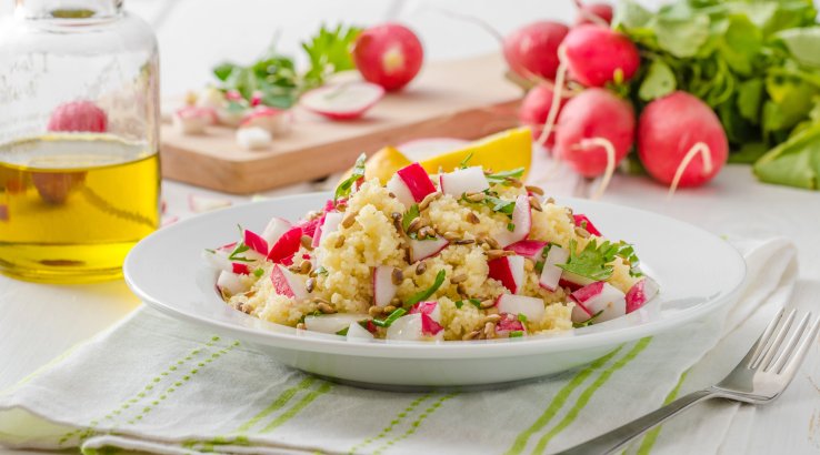 Салат з кускусом і редискою
