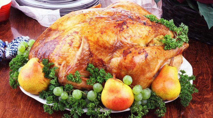 Курка з грушами в духовці