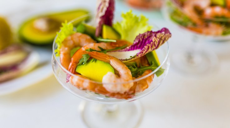 Салат-коктейль з креветками, ананасами й фетою