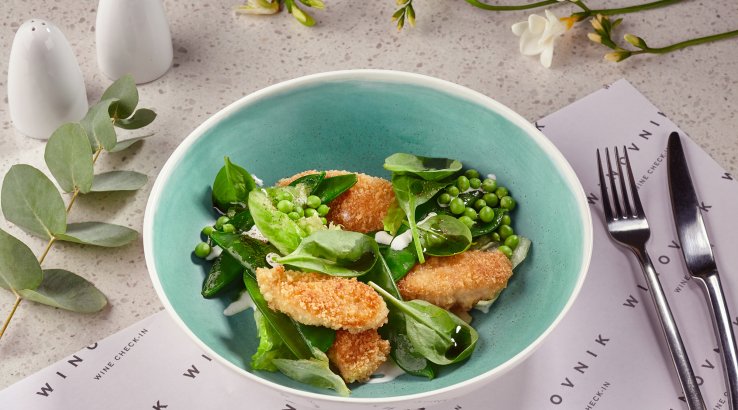 Курка зі шпинатом і горохом