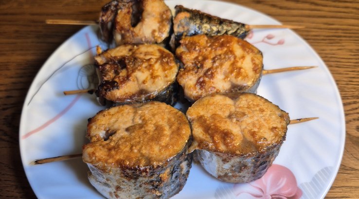 Скумбрія на шпажках