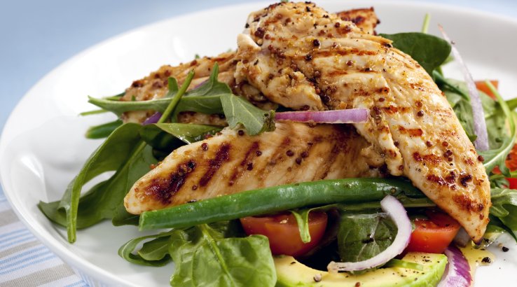 Салат з куркою та овочами