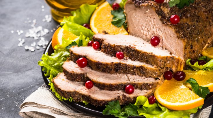 Свинина, тушкована у пиві з кавою і цедрою