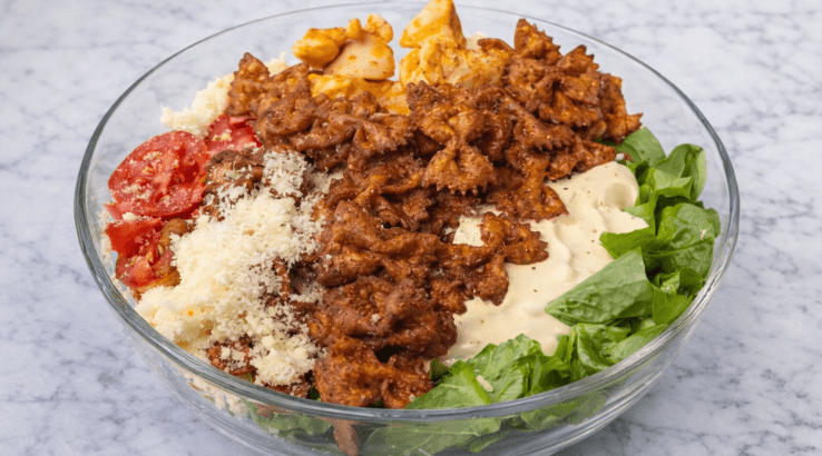 Салат з макаронами та куркою