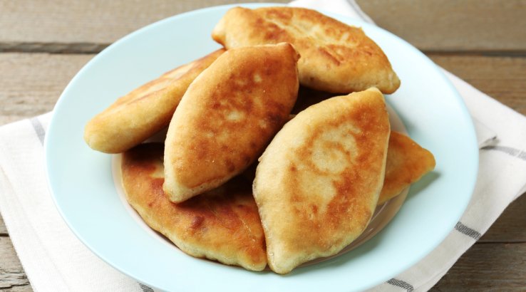 Смажені дріжджові пиріжки з картоплею