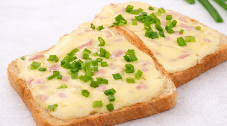 Плавлений сир з беконом