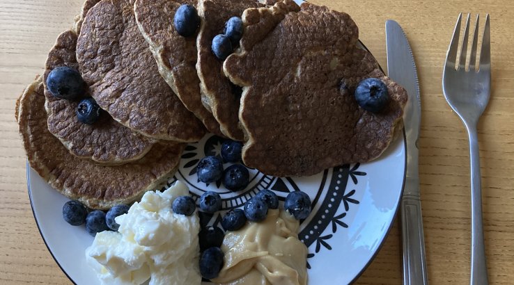 Корисні панкейки з яблуком та корицею