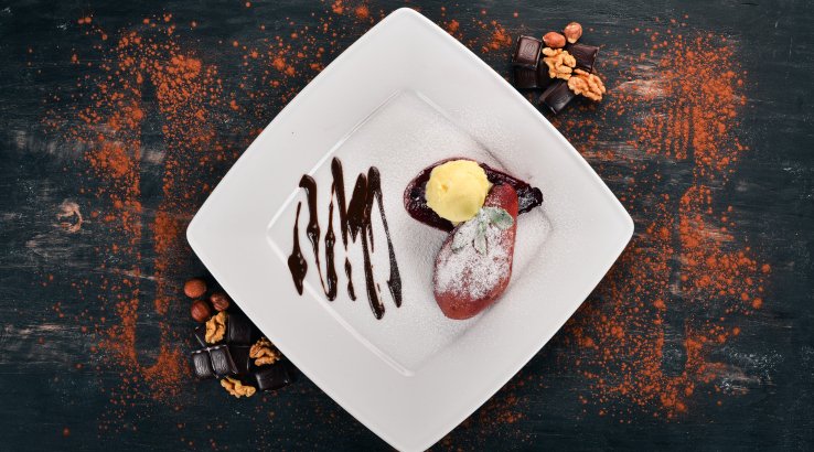 Груші з морозивом та горішками